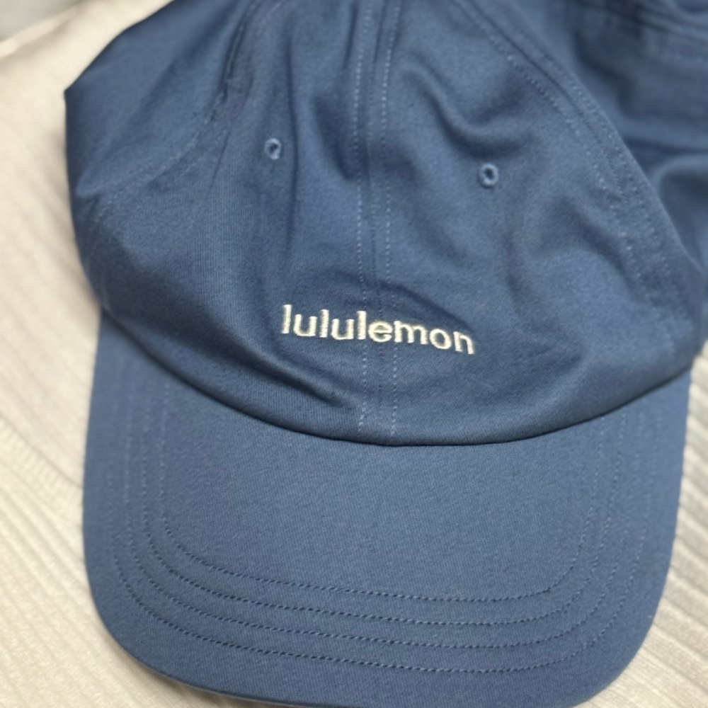 Brand New! Never worn, tags attached. lululemon classic baseball cap. Unisex.